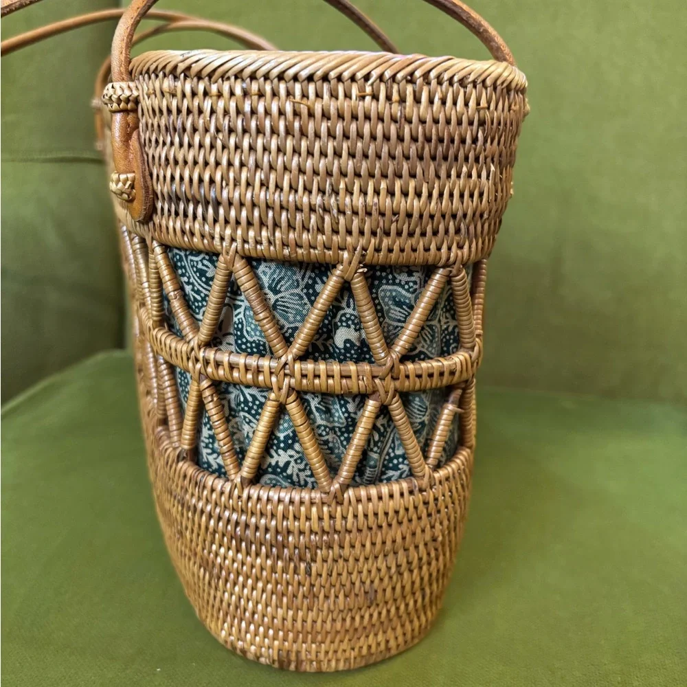 Handcrafted Rattan Ata Bag - Picture 4 of 8